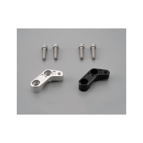 Bride avec filetage M6 pour compteur. fixation orientee à droite. couleur noire