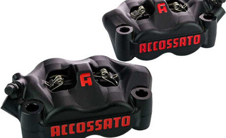 ETRIER ACCOSSATO MONOBLOC FORGÉ 4 PISTONS ALUMINIUMOFFSET 30+ PLAQUETTES