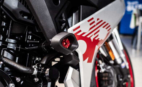 KIT ROULETTE DE PROTECTION SUZUKI GSX8 R 24