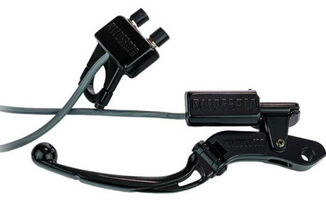 Levier de frein avec réglage de garde déporté électronique pour maitre cylindre