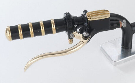 MAITRE CYLINDRE DE FREIN 12MM ALUMINIUM NOIR ET LAITON POLI