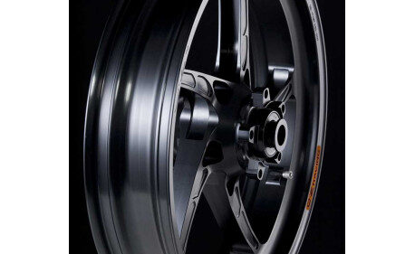 ROUE ARRIERE 17 X 4.5 ALUMINIUM FORGE PIEGA OZ KAWASAKI ZX25R