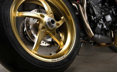 ROUE ARRIERE 17 X 6 ALUMINIUM FORGE  POUR VERSION MONOBRAS PIEGA OZ TRIUMPH Spee