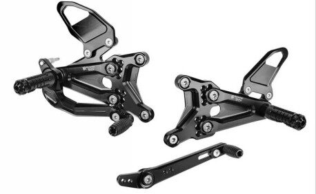 TRIUMPH SPEED TRIPLE 1200 RR COMMANDES RECULEES INVERSEE OU NON