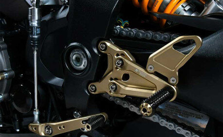 TRIUMPH SPEED TRIPLE 1200 RR COMMANDES RECULEES INVERSEE OU NON