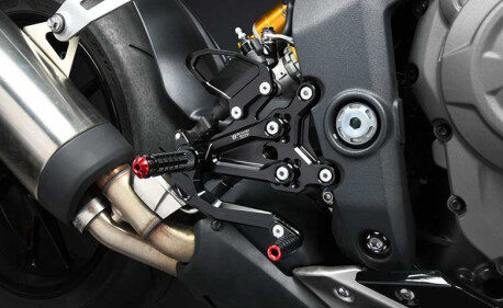 TRIUMPH SPEED TRIPLE 1200 RS COMMANDES RECULEES INVERSEE OU NON