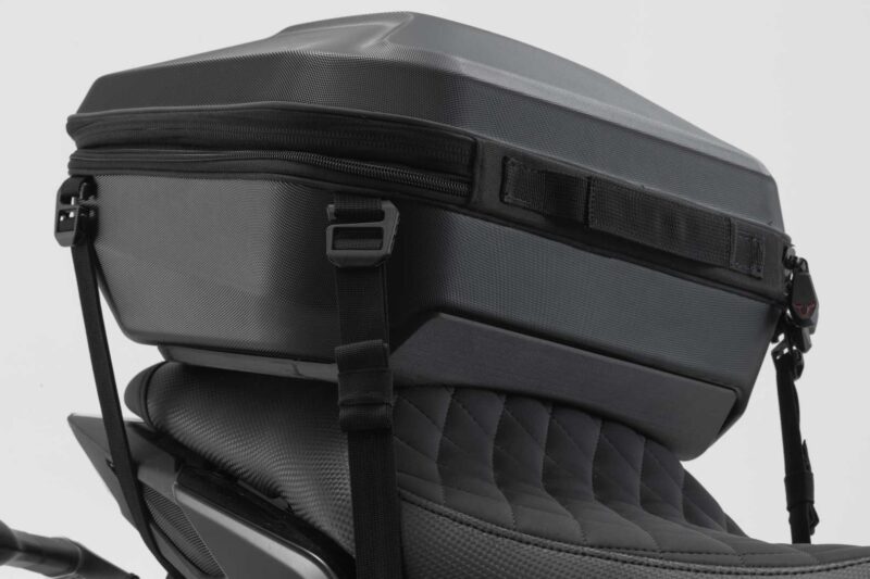 Topcase URBAN ABS  16-29 l. Variante arrimer. Plastique ABS. Noir.