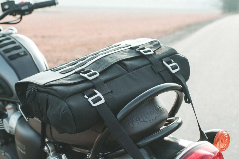 Legend Gear lot de sangles pour messenger bag LR3 4 sangles à boucle. Destiné à être fixé à la moto.