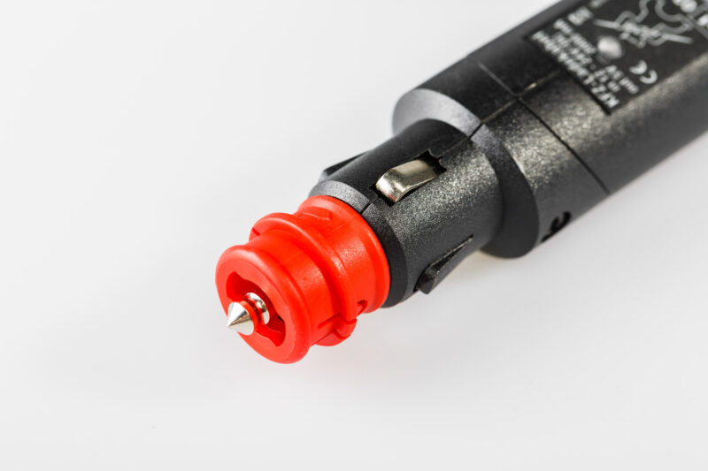 Chargeur Mini USB Pour prise 12 V DIN et allume-cigare. 2.000 mA.