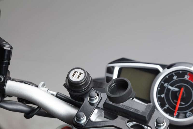 Double port USB avec faisceau 2.000 mA. 12 V.