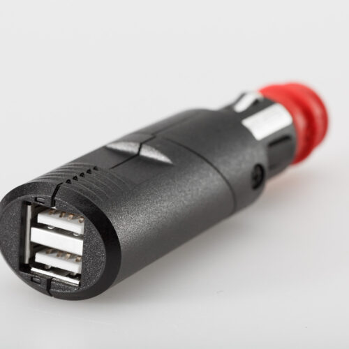 Double port USB avec prise universelle Boitier rotatif. 2 x 2.100 mA. 12 - 24 V.