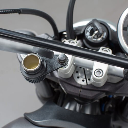 Plaque de fixation pour allume-cigares M8 Pour pontet de guidon à vis M8.