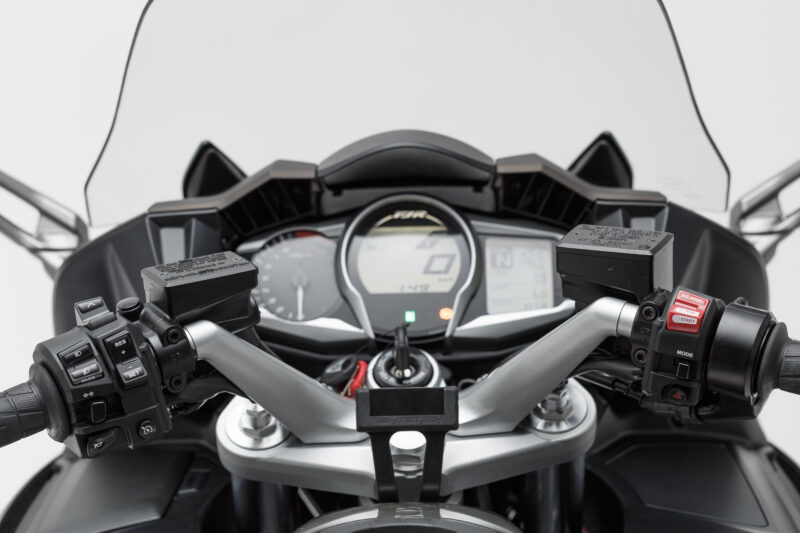 Support GPS pour guidon Noir. Yamaha FJR 1300 (04-).