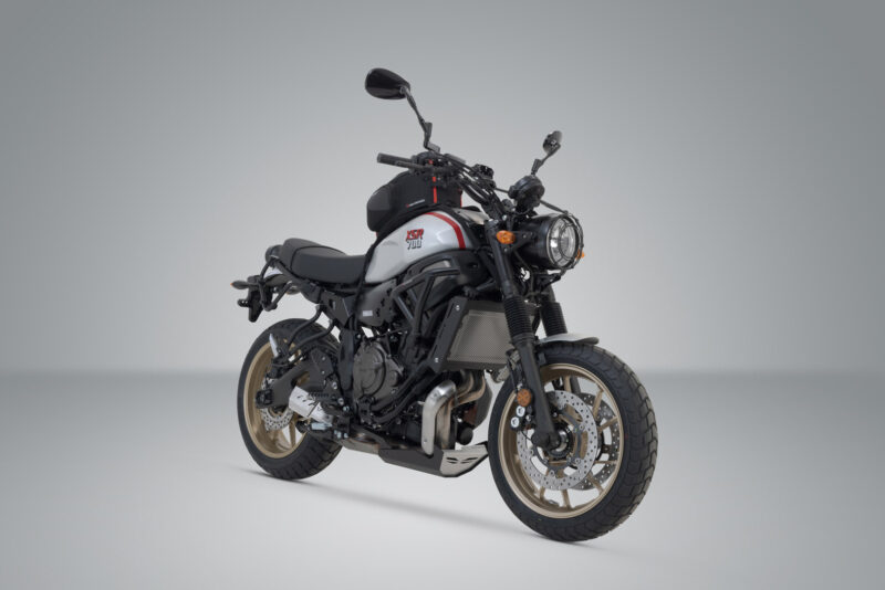 Support latéral gauche SLC Yamaha XSR700 (15-) / XSR700 XT (19-).