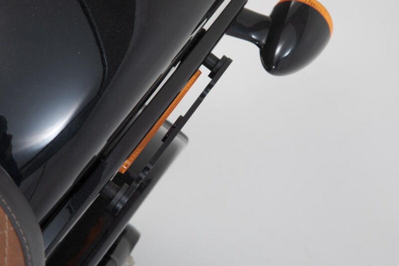 Support latéral SLH gauche LH2 Softail StrBob (17-),Standard (20-). Pour LH2.