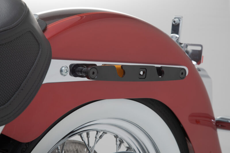 Support latéral SLH gauche LH2 Harley-Davidson Softail Deluxe (17-). Pour LH2.