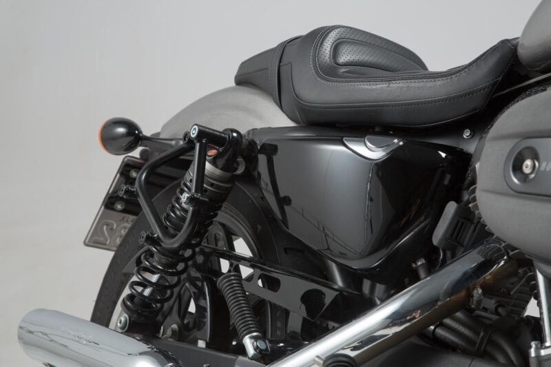 Support latéral droit SLC Harley Sportster modèles (04-).