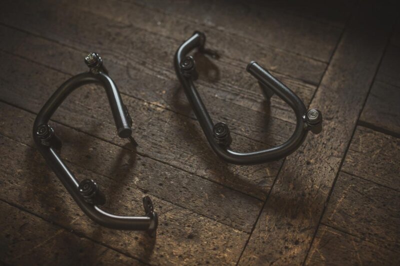 hta_22_577_10003_1_xl Support latéral gauche SLC Modéles Ducati Scrambler (14-).