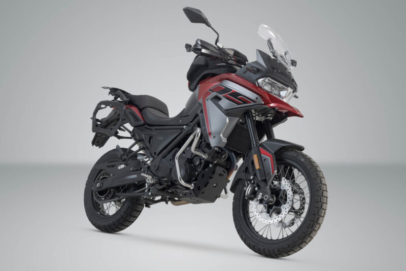 Supports latéraux PRO Noir. Voge 650 DSX (22-).