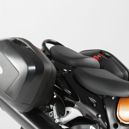 Support profilé EVO pour valises latérales Noir. Suzuki GSX 1300 R Hayabusa (08-20).