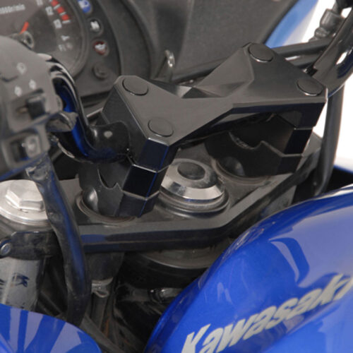 Réhausseur de guidon Ø 22 mm. h=20 mm. Noir. Kawasaki Z 1000 / Z 750.