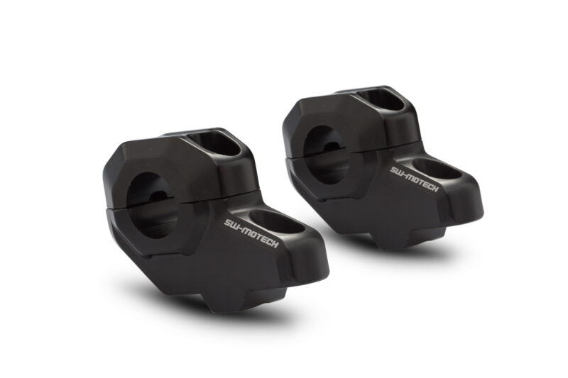 Réhausseur de guidon avec déport Ø 22 mm H=30 mm. Recul de 21 mm..