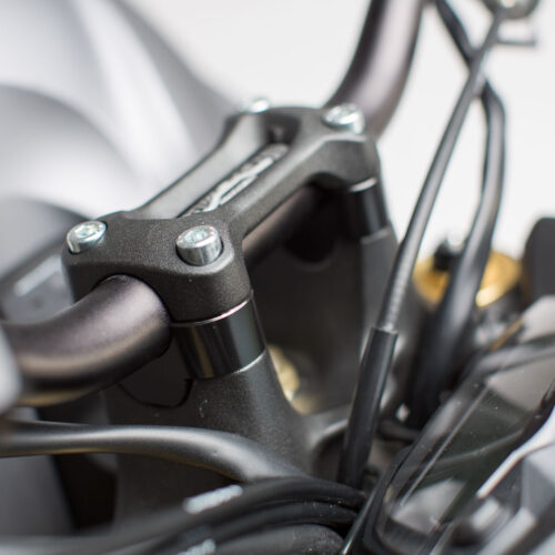 Réhausseur de guidon h=20 mm. Noir. Suzuki GSX-S 1000/ F/ SK (15-).