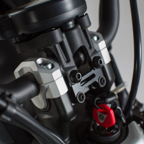 Réhausseur de guidon h=20 mm. Noir. Yamaha XSR700 (15-20).