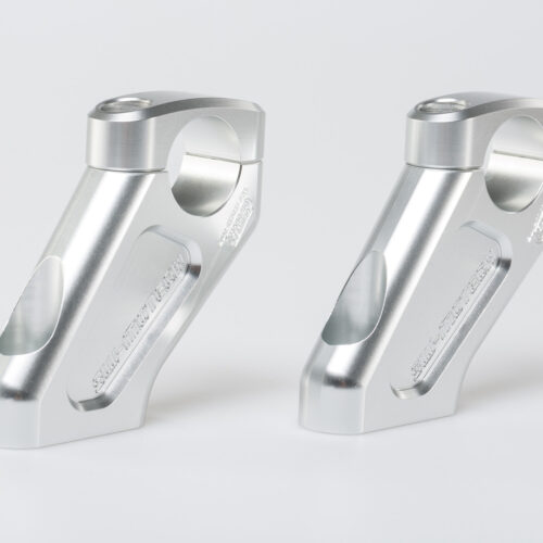 Réhausseur de guidon avec déport Ø 28 mm. Hauteur 20 mm. Recul 30 mm. Gris.