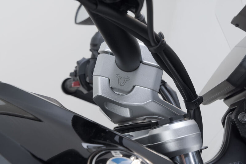 Réhausseur de guidon H = 30 mm. Argent. BMW R 1300 GS (23-)/Adv (24-).