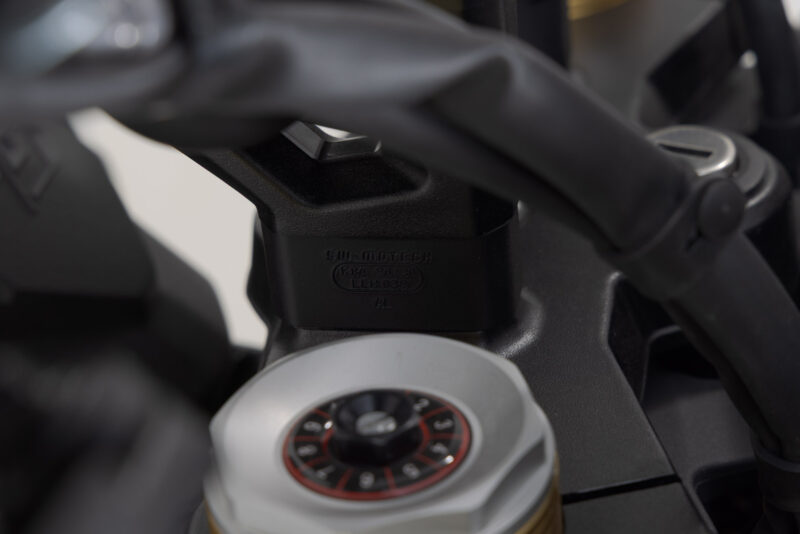 Réhausseur de guidon H=20 mm. Argent. BMW R 12 G/S (25-).