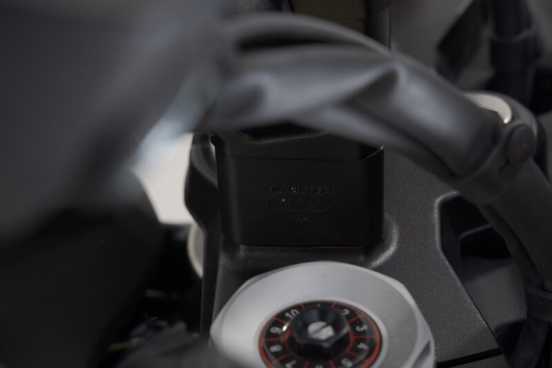 Réhausseur de guidon H=30 mm. Noir. BMW R 12 G/S (25-).