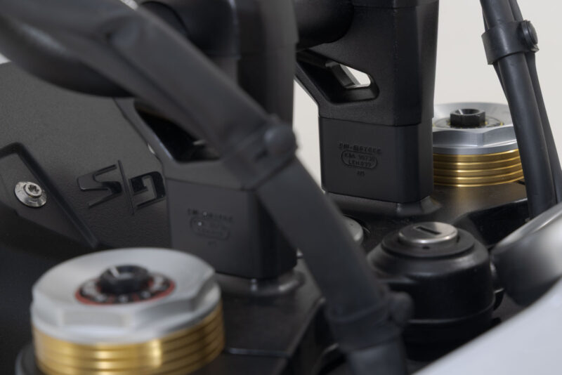 Réhausseur de guidon H=30 mm. Noir. BMW R 12 G/S (25-).