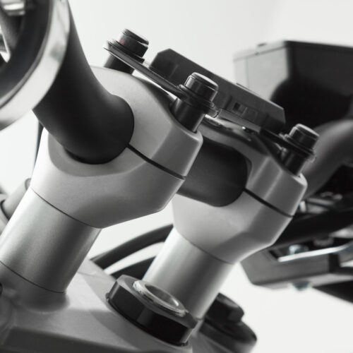 Réhausseur de guidon H=20 mm. Gris. Triumph Str. Triple 675 (12-16).