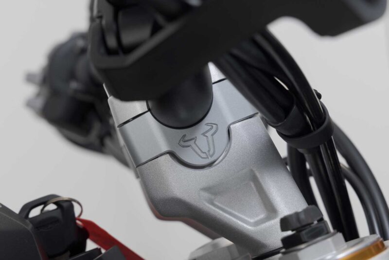 Réhausseur de guidon H= 20mm. Argent. Triumph Tiger 900 GT/Rally Pro.