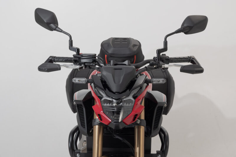 Protège leviers avec déflecteur de vent Noir. Honda CB650R, CB500F, CB500 Hornet.