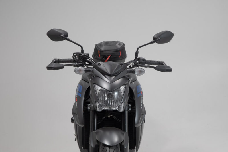 Protège leviers avec déflecteur de vent Noir. Modèles Suzuki GSX-S.