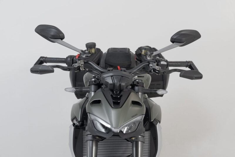 Protège leviers avec déflecteur de vent Noir. Modèles Aprilia, Ducati, Triumph.