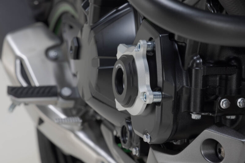 Protection de couvercle de carter moteur Noir/Gris. Modélés Kawasaki Z900 (16-).