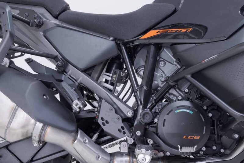 Protection de réservoir de liquide de frein Noir. Modéles BMW / Ducati / KTM / Husqvarna.