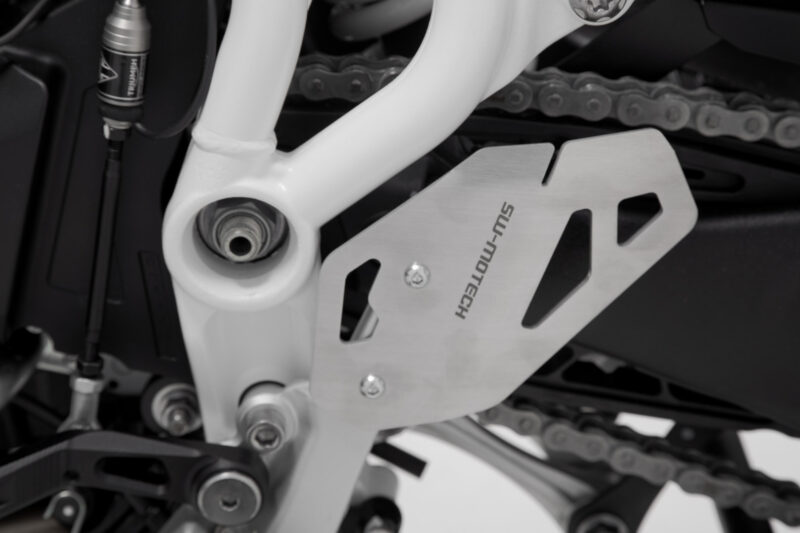 Protège-talon gauche. Triumph Tiger 900/GT/Rally/Pro (19-23).