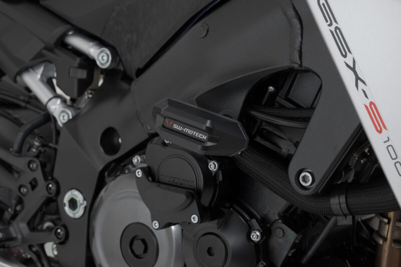stp_05_590_10900_b_2_xl Kit de patins de cadre Noir. Suzuki GSX-S 950 / GSX-S 1000/GT (21-).