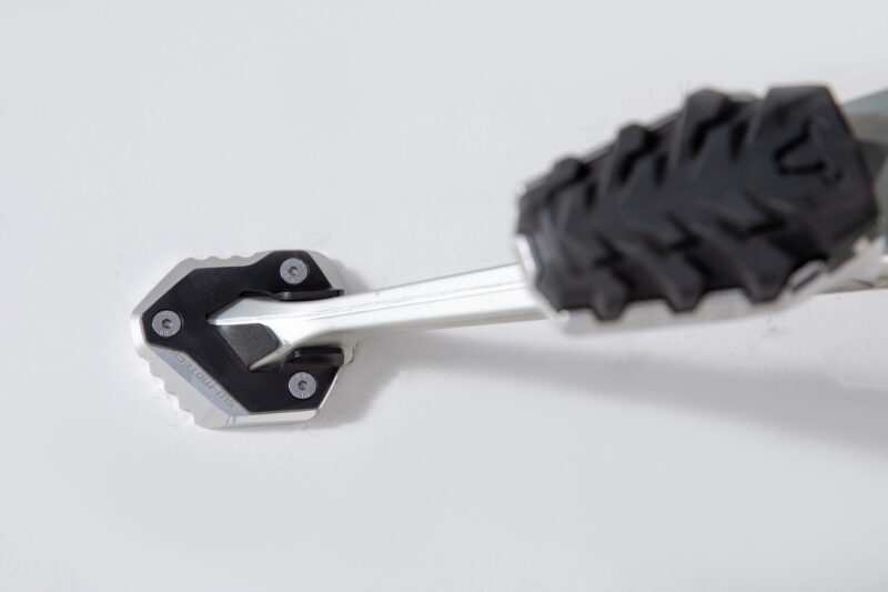 Extension de pied de béquille latérale Noir/Gris. Modéles Triumph Tiger 800 XC/XR (17-).