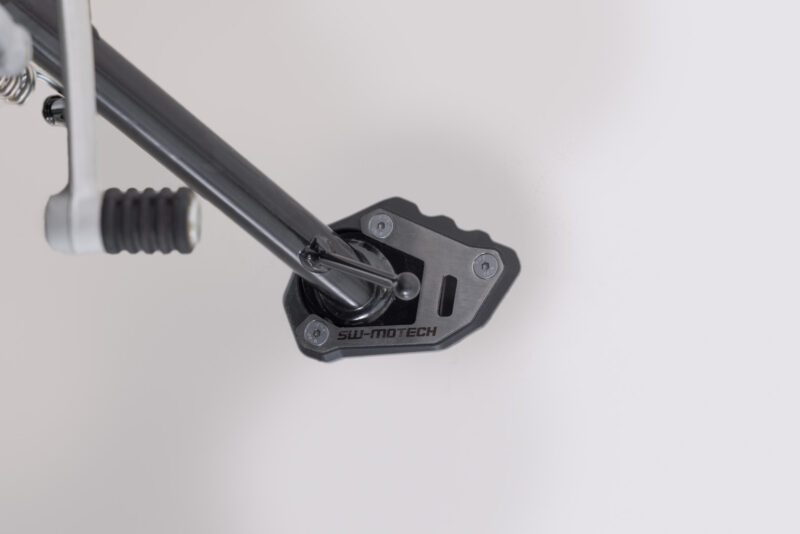 Extension de pied de béquille latérale Noir/Argent. Triumph Speed ????400/Scrambler 400X.