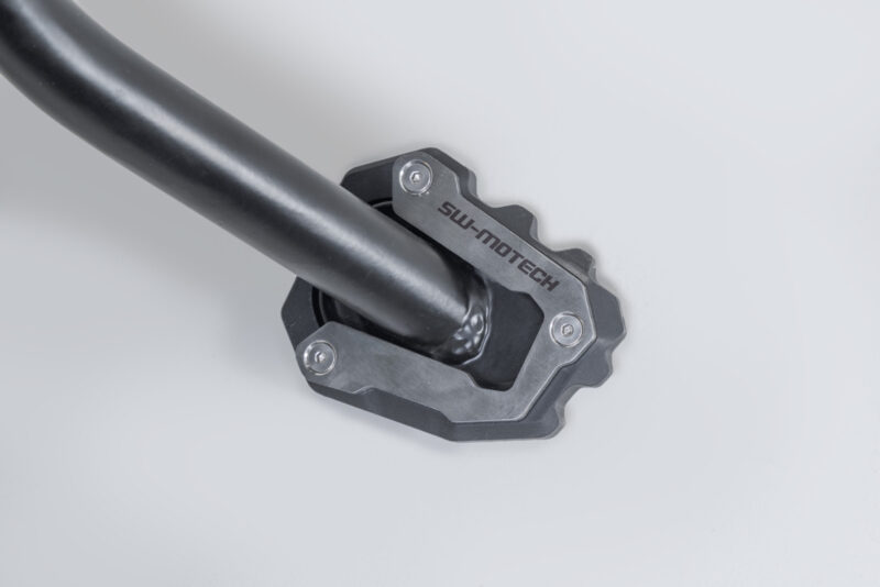 Extension de pied de béquille latérale Noir/Gris. Triumph Tiger Sport 660/800 (24-).