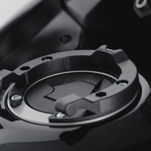 Anneau de réservoir ION Noir. 5 vis. Kawasaki modéles.