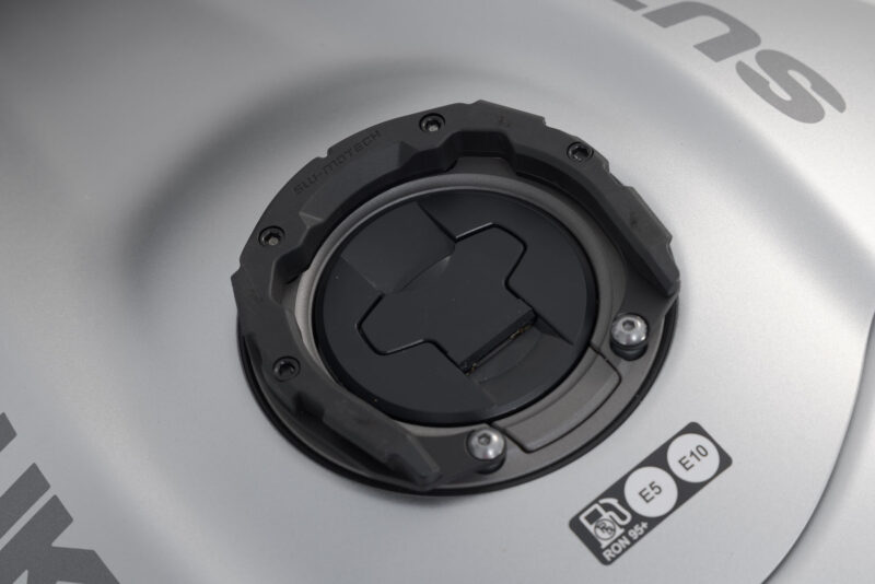 Anneau de réservoir PRO Noir. Suzuki GSX 1300 R Hayabusa (20-).