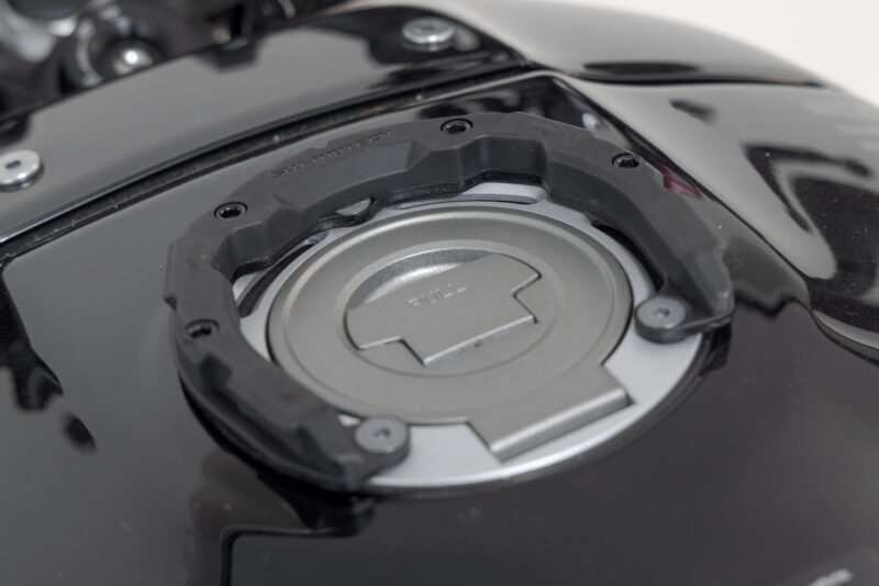 Anneau de réservoir PRO Noir. Yamaha YZF-R1/ R3/ R7, MT-03/ -10/ -125.