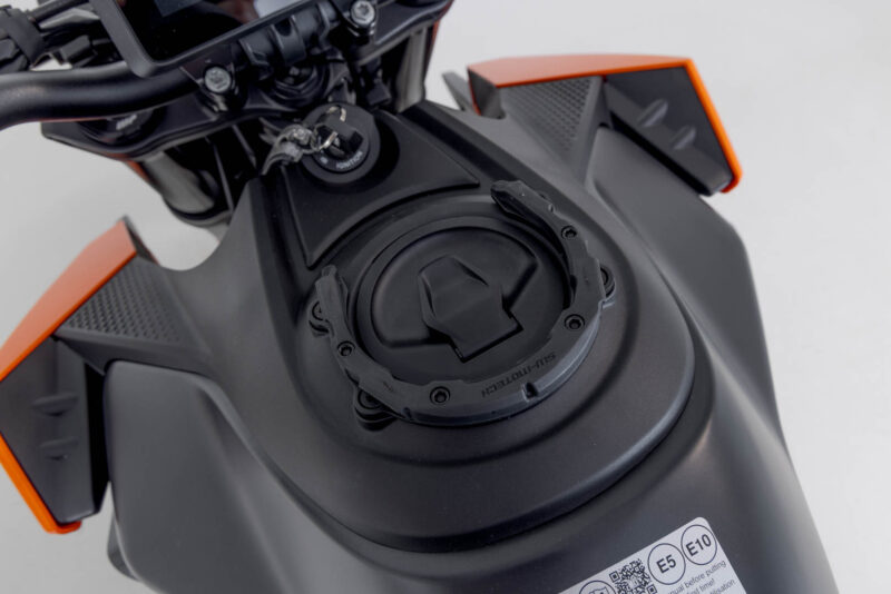 Anneau de réservoir PRO Noir. KTM 990 Duke (23-).