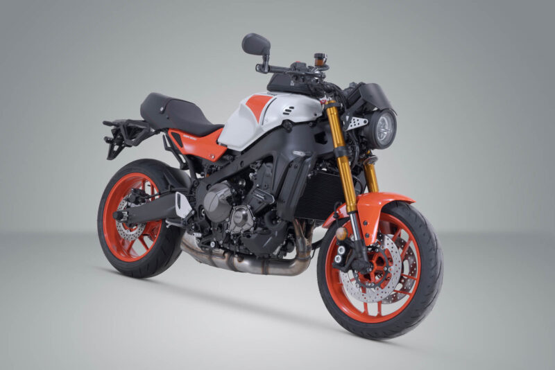 Support latéral gauche V-LOC Yamaha XSR900 (21-), XSR900 GP (23-).